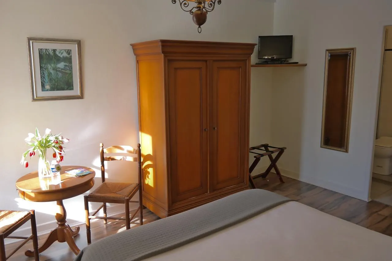 ** Hotel Hostellerie De Goujounac France