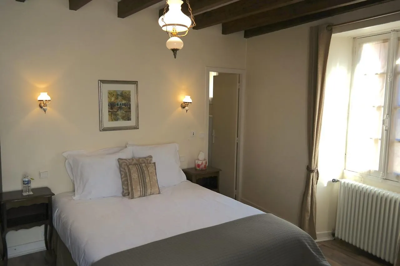 Hostellerie De Goujounac 2*,  France